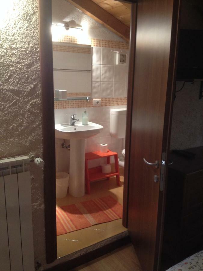 La Tana Del Ghiro Bed & Breakfast Porto Valtravaglia Exterior photo