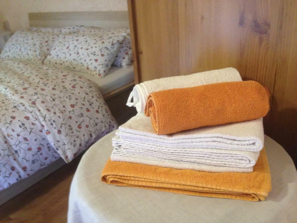 La Tana Del Ghiro Bed & Breakfast Porto Valtravaglia Exterior photo